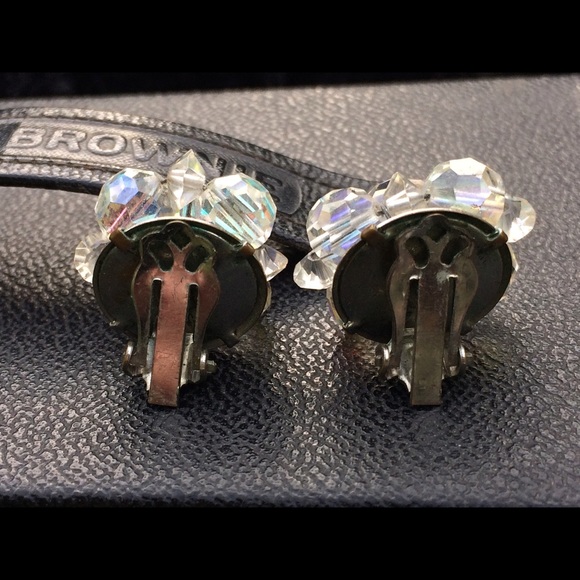 3/24  Vintage Mid-Century Iridescent Earrings - Picture 5 of 7